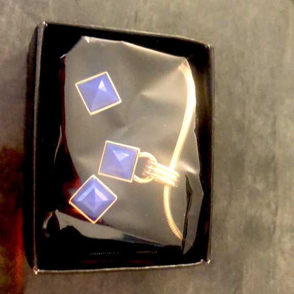 Avon Majestic Necklace and earring set - Picture 2 of 2